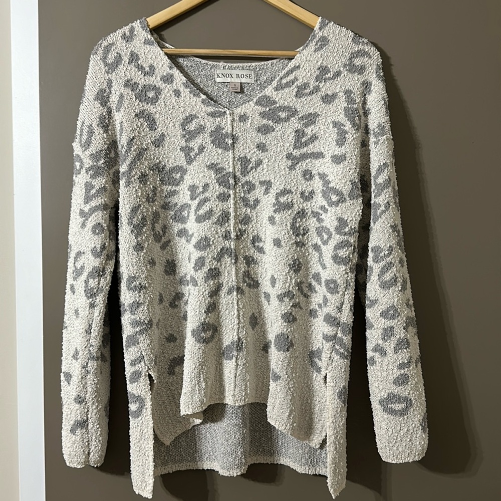 Women’s Knox Rose Sweater Size S animal print,cozy sweater! Excellent condition!